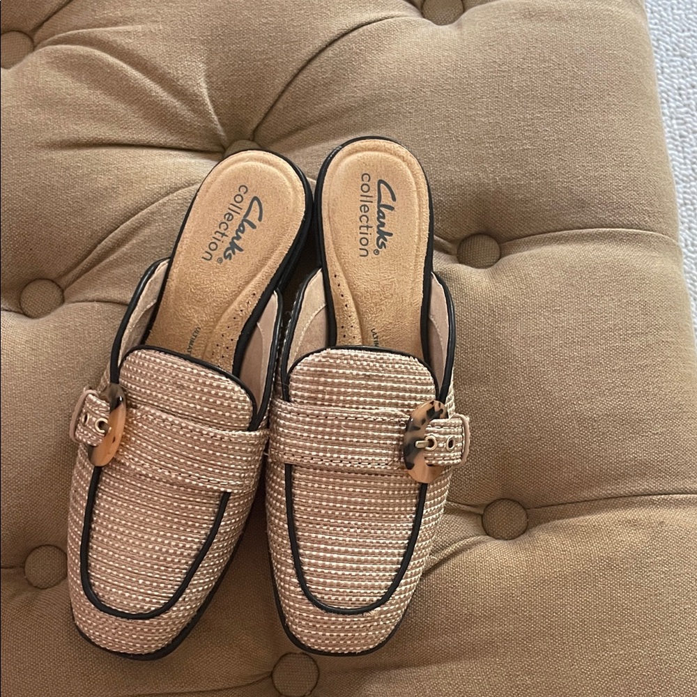Clarks Women's Tan Mules with Black Accents
